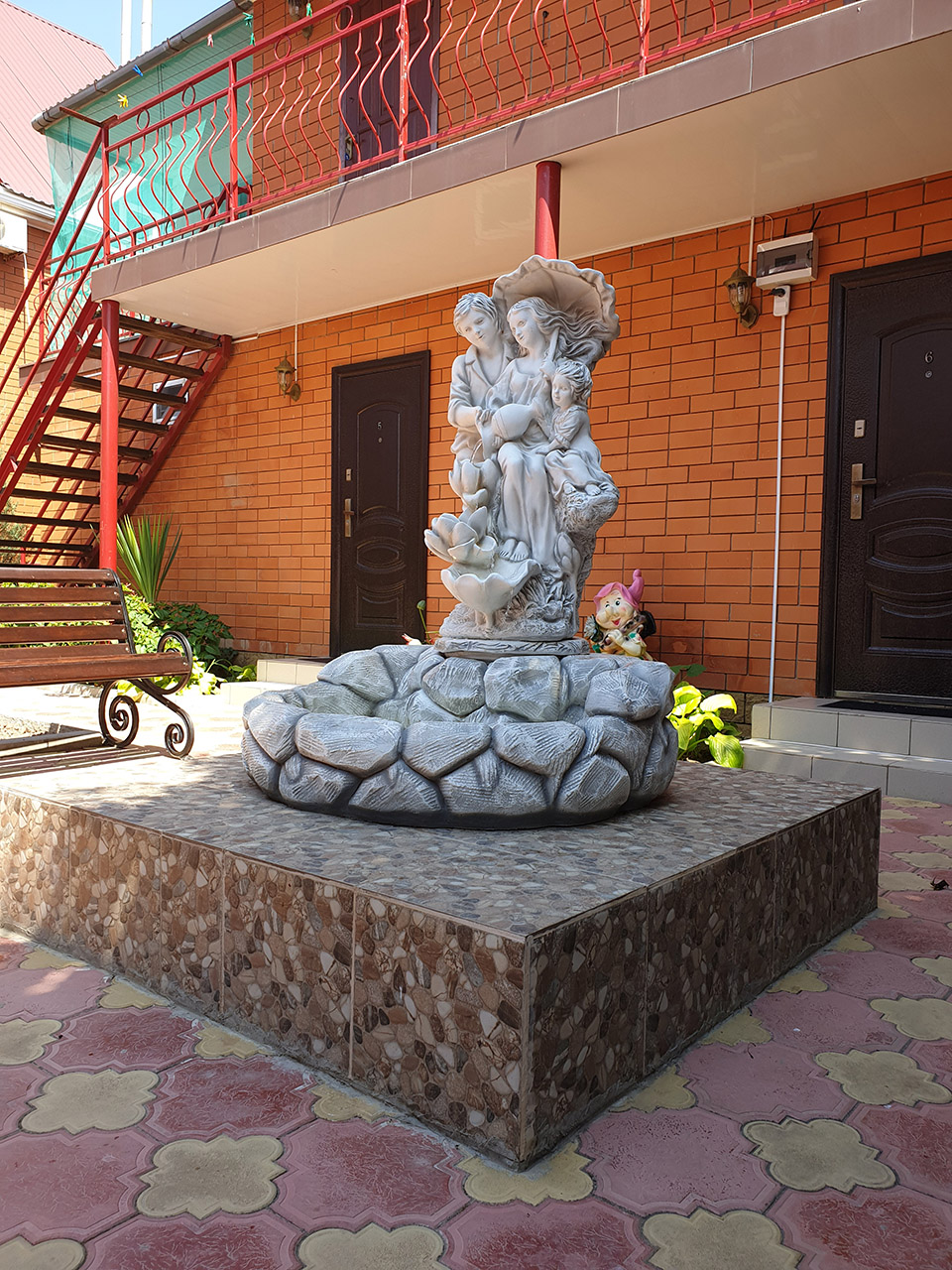 Фото отеля 2