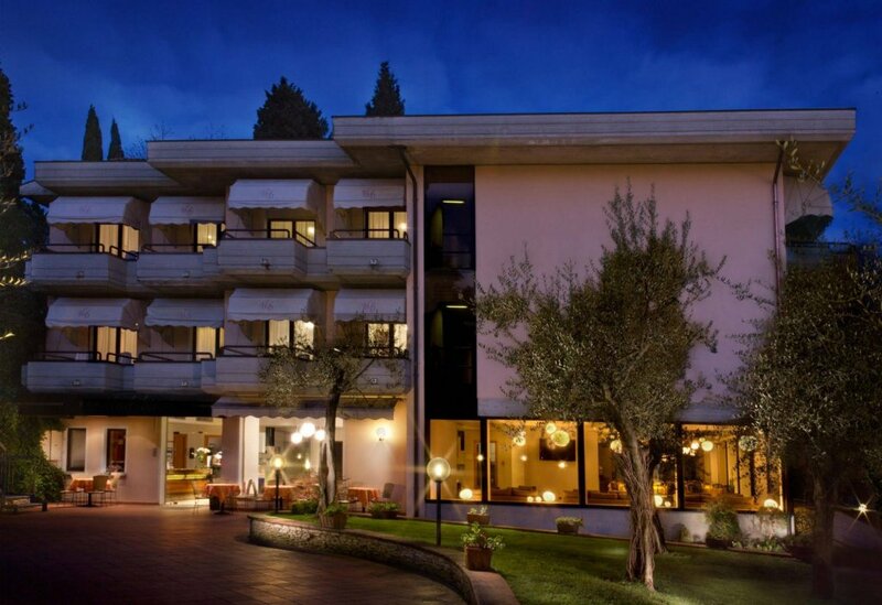 Гостиница Hotel Désirée в Сирмионе