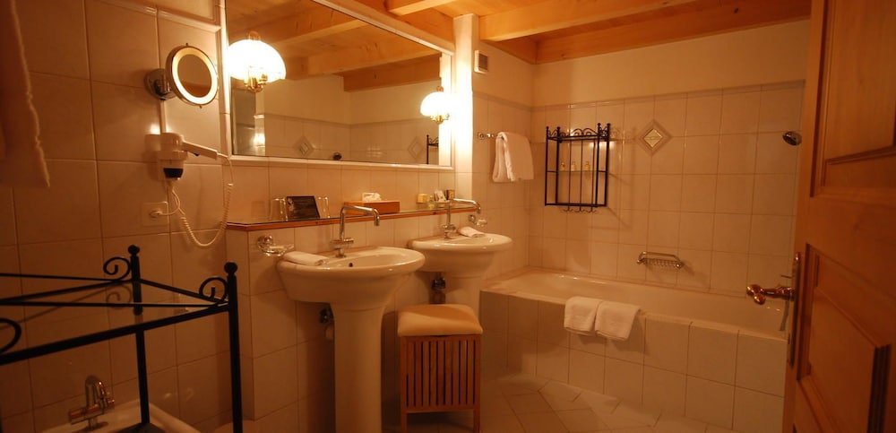 Фото Hotel Alpenrose