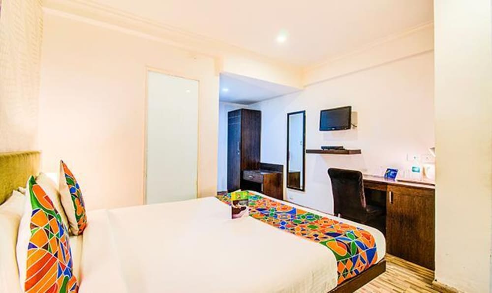 Фото Fabhotel Park Inn