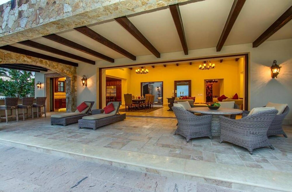 Фото Villa Delmar Exquisite Villa w Views