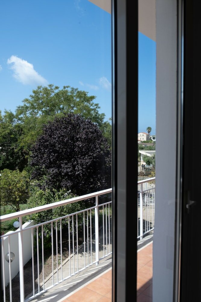 Фото Nautika Suites