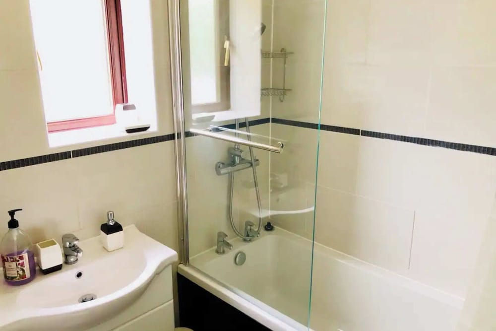 Фото Sunny 3bd House W/private Garden - Wapping!