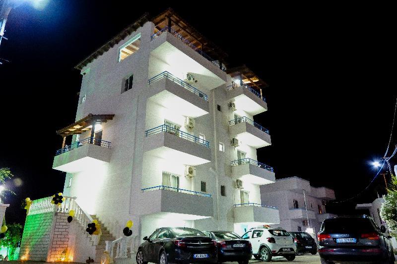 Фото Atlantis Hotel & Apartments