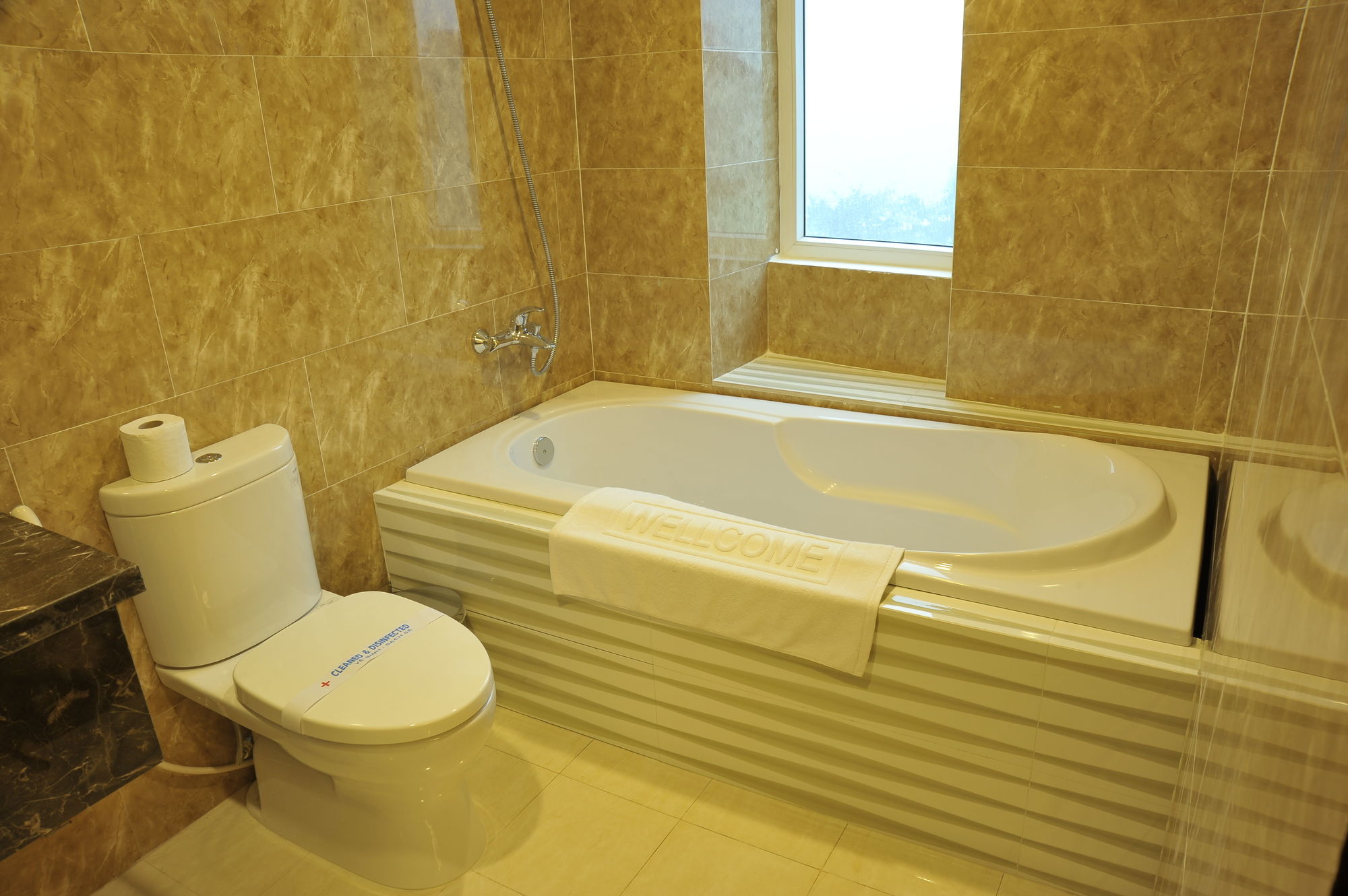 Фото International Hotel