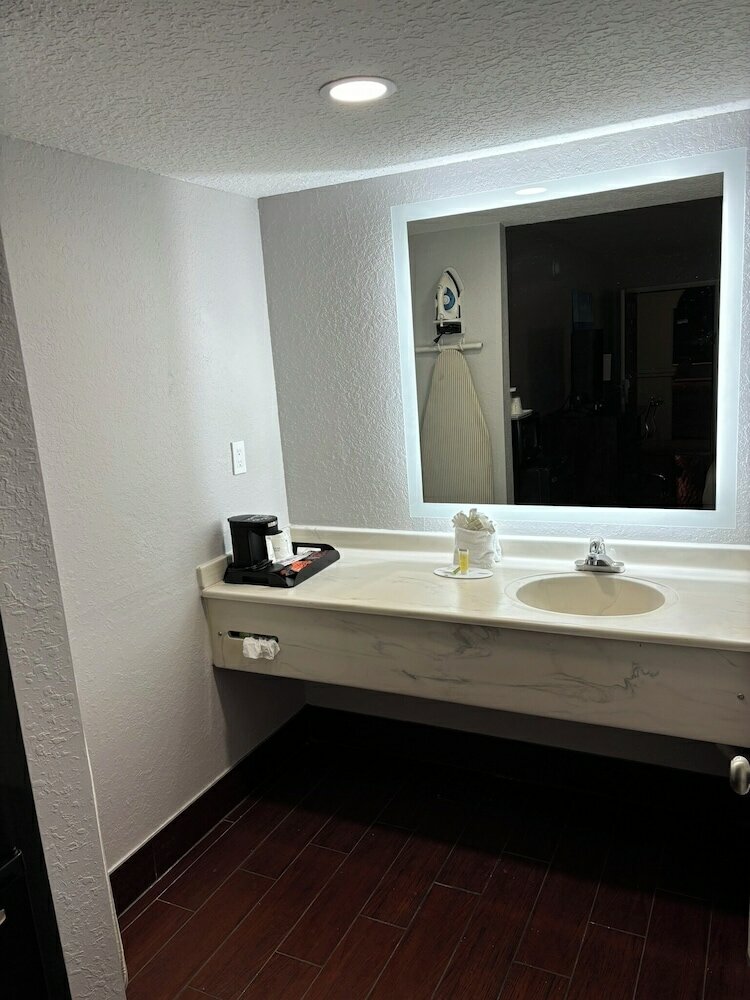 Фото Travelodge by Wyndham Suites St Augustine