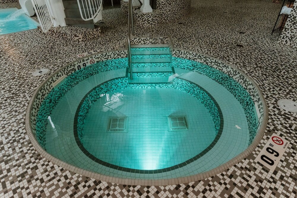 Фото Nisku Inn And Conference Centre