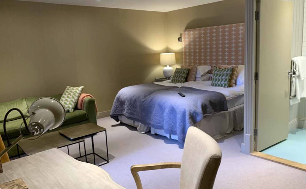 Фото The Falstaff Hotel