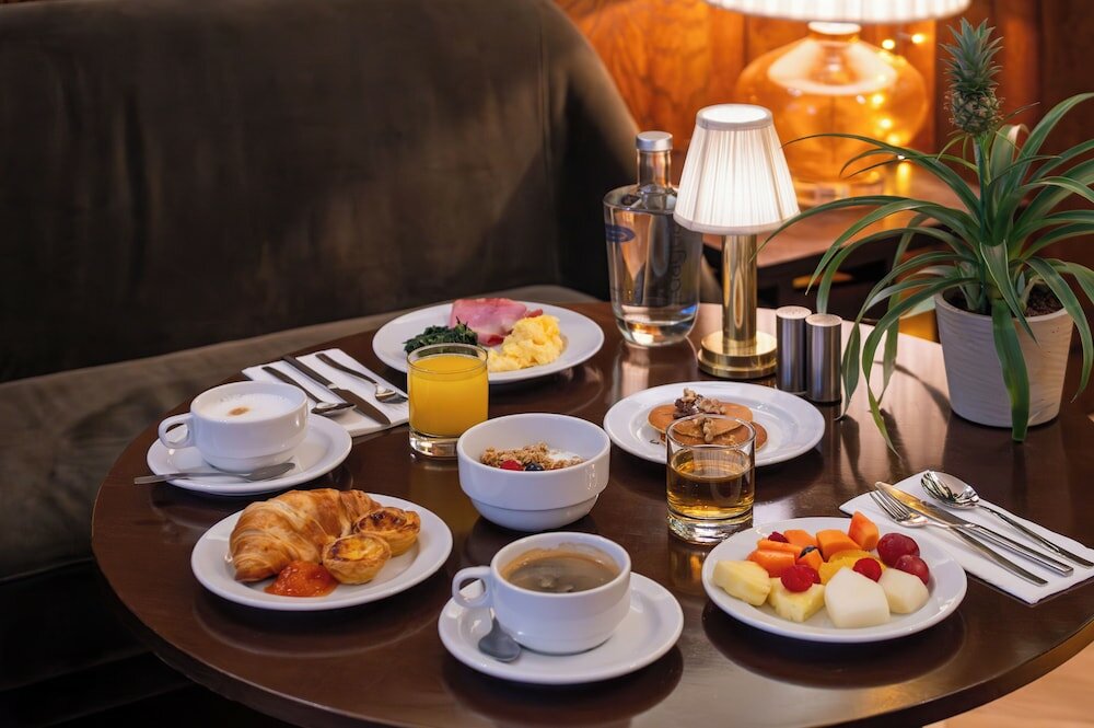 Фото Brown's Central Hotel