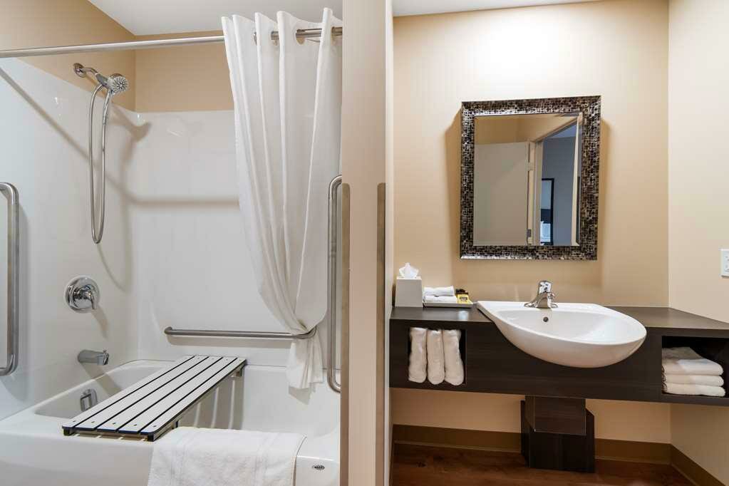 Фото Villa Inn & Suites SureStay Collection by Best Western