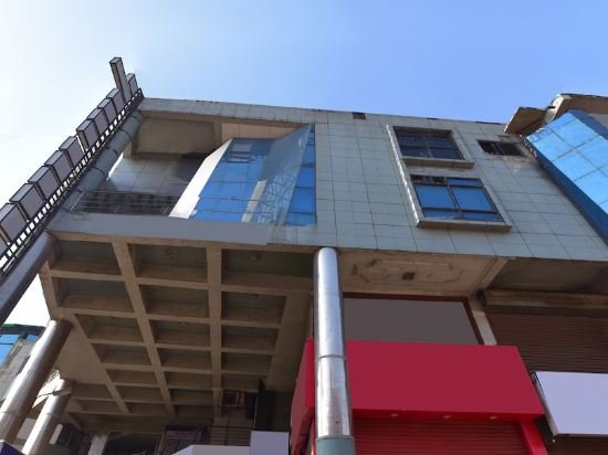 Фото Lals Plaza Hotel