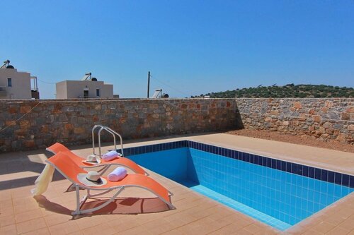 Гостиница Enjoy Your 3 Bedroom Villa in With ITS own Private Pool Wail in Crete