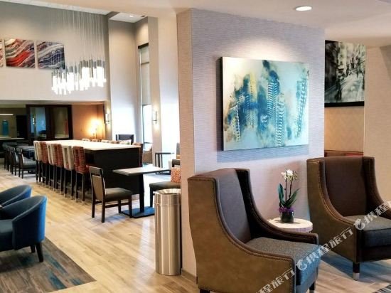 Фото Hampton Inn & Suites Chicago-Burr Ridge