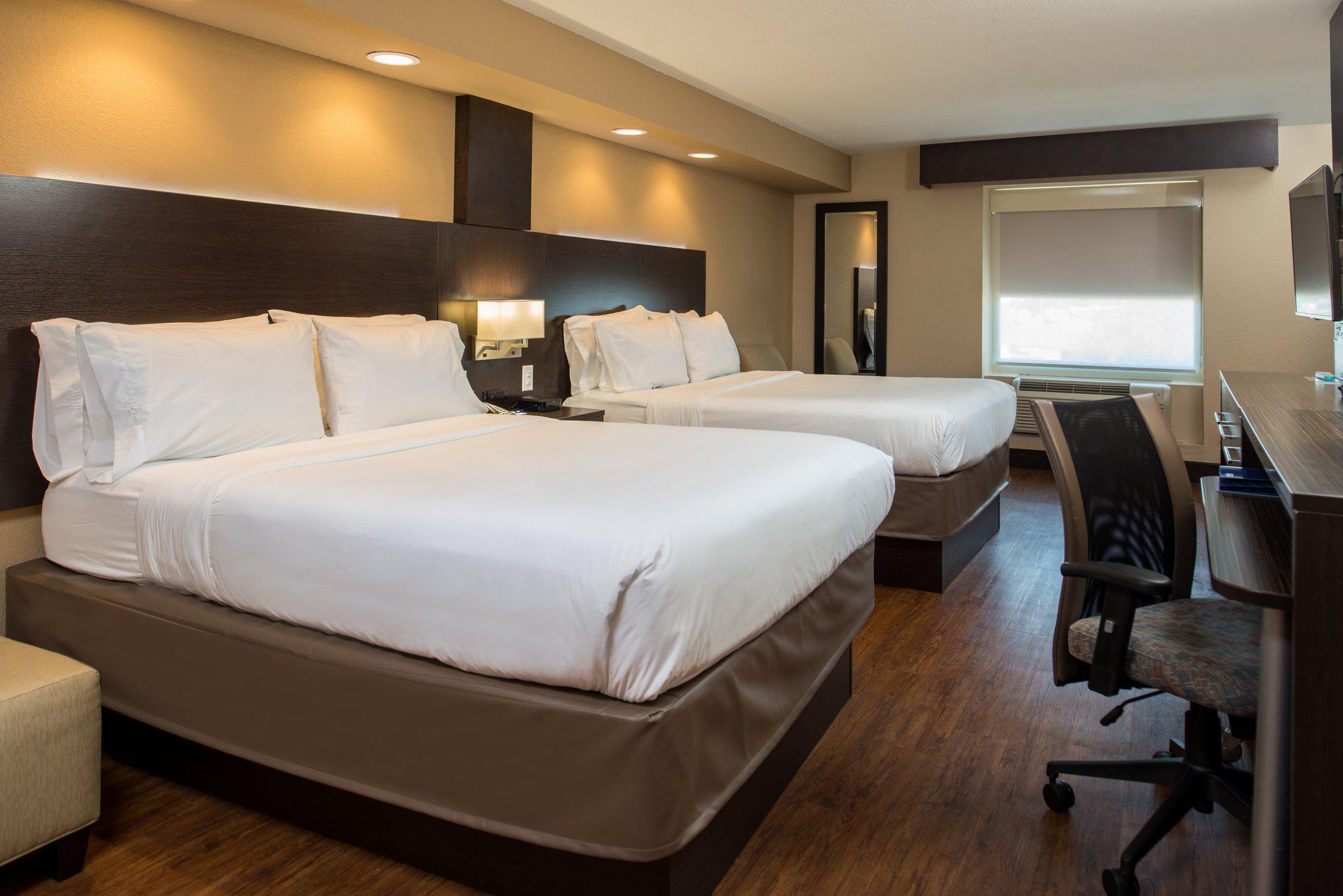 Фото Holiday Inn Express & Suites San Antonio Medical-Six Flags, an Ihg Hotel