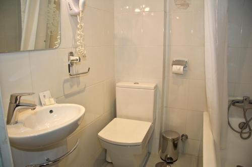 Фото Hostal Los Alpes