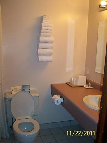 Фото Model A Inn