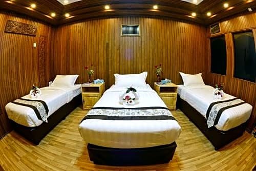 Фото Backpacker Hostel - Adults Only