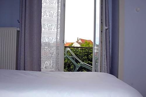 Фото Le Voltaire