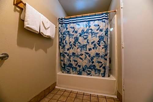 Фото Black Forest Lodge And Cabins