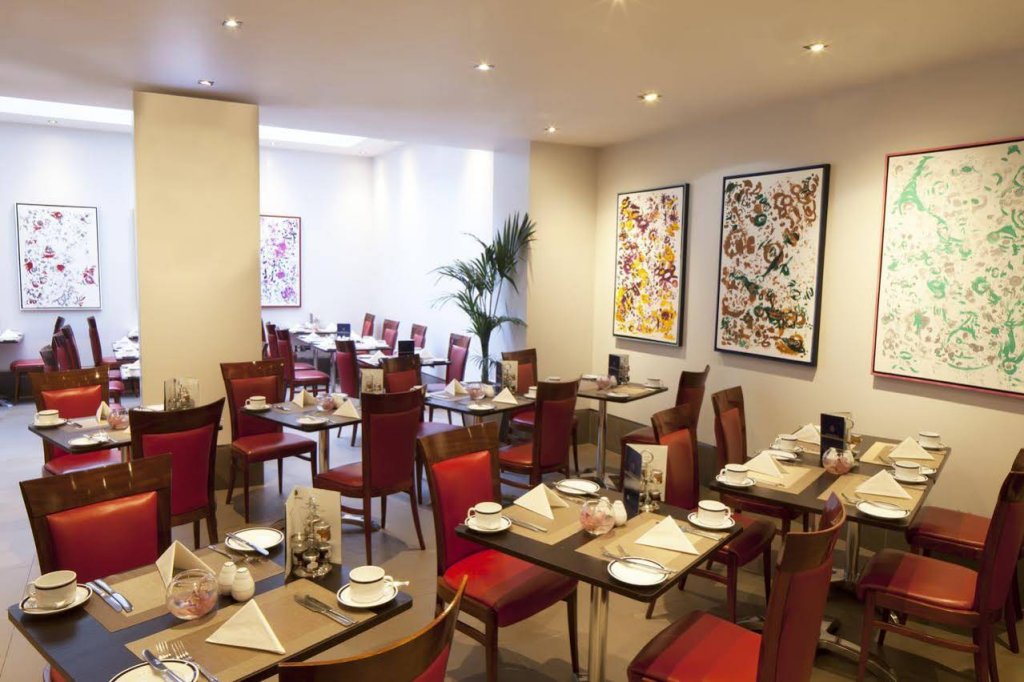 Фото Langham Court Hotel