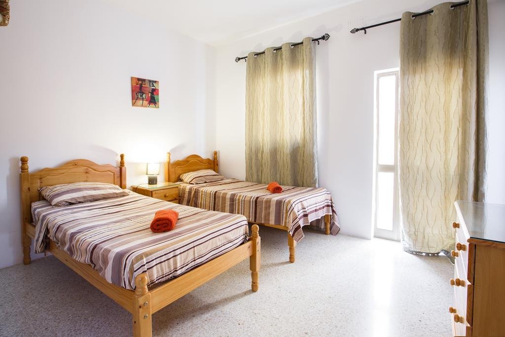 Фото Dolphin Court Gozo