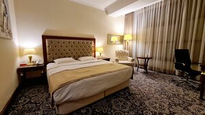 Ramada Almaty (Алматы, Ахмет Байтұрсынұлы көшесі, 27/1), қонақ үй  Алматыда