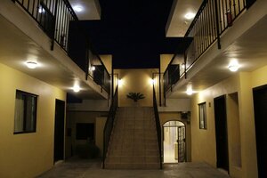 Гостиница Hotel Flores Hills