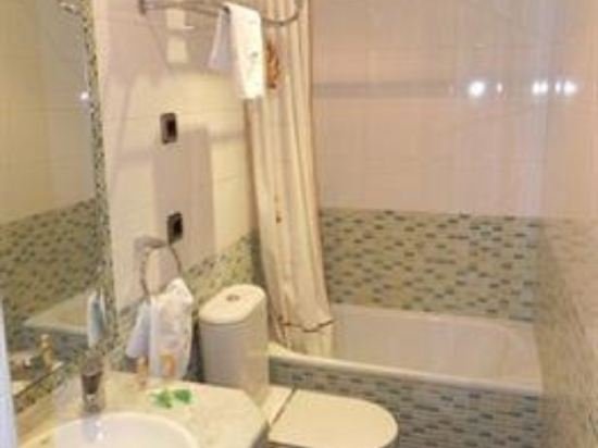 Фото Hostal Ivor y Hostal Mayrit