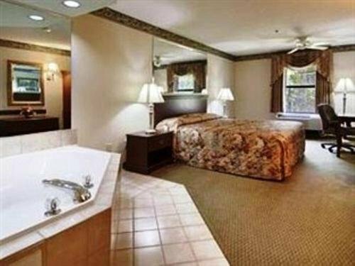 Гостиница American Inn & Suites - High Point Nc