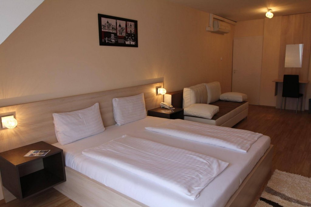 Фото Triple M Hotel