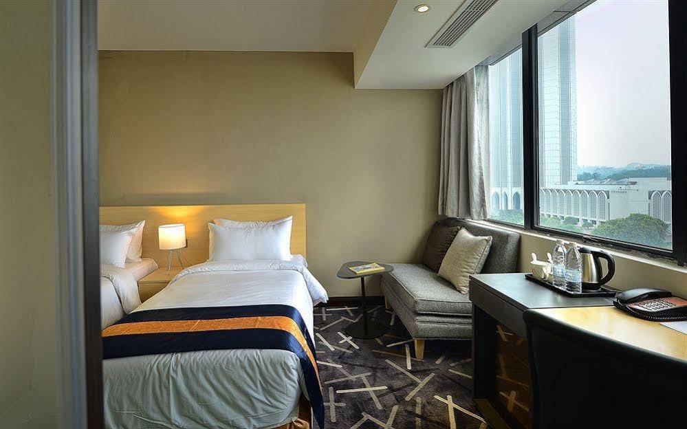 Фото Pacific Express Hotel Central Market