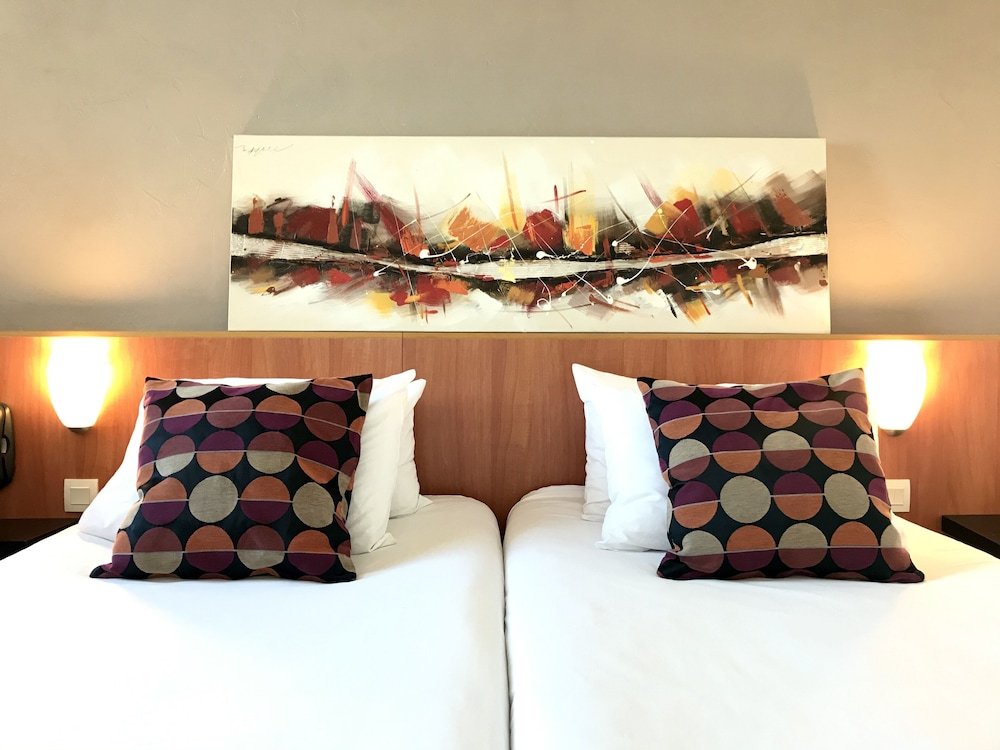 Фото Kyriad Martigues Sud