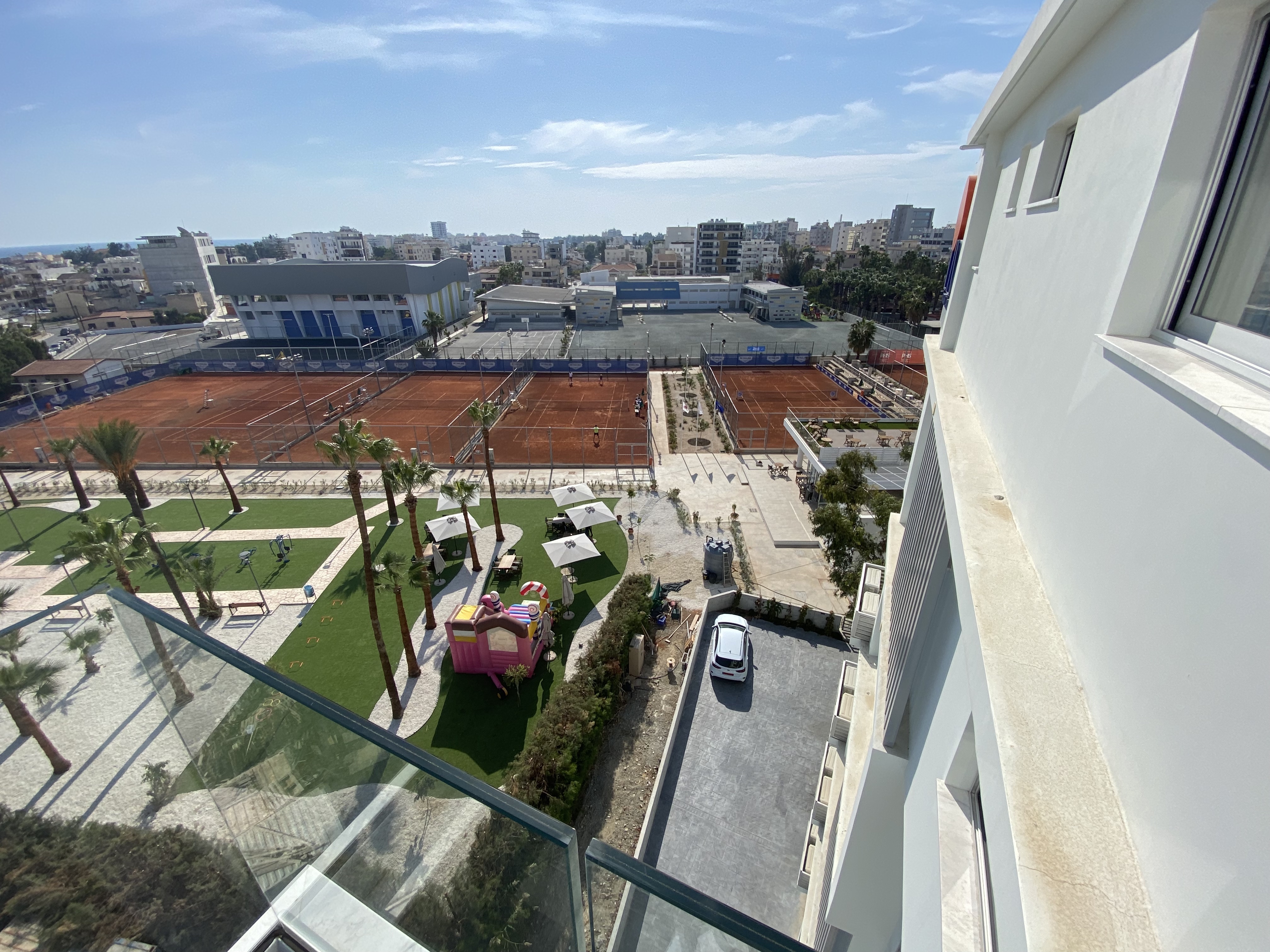 Фото LIV Urban Suites Larnaca