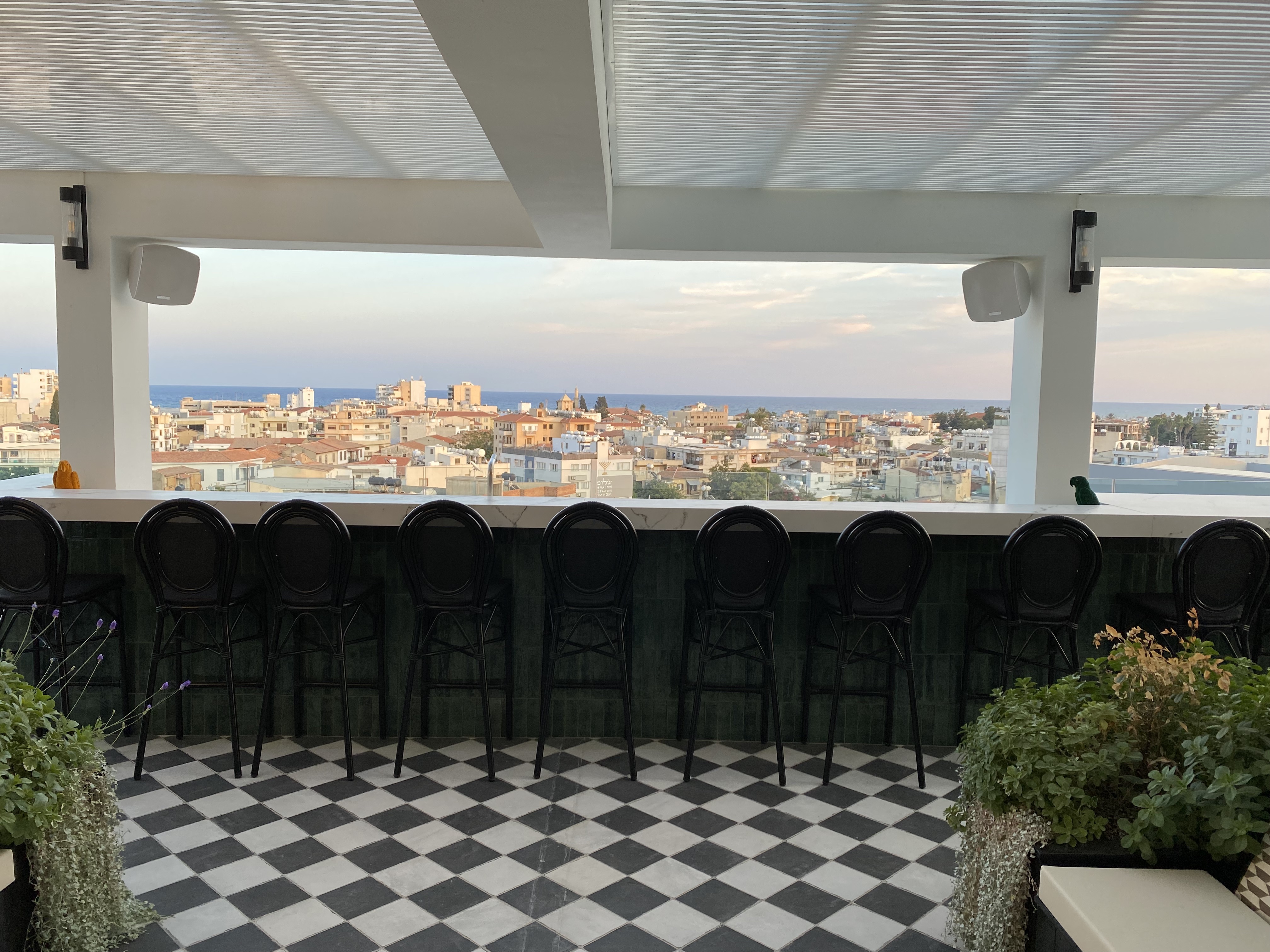 Фото LIV Urban Suites Larnaca