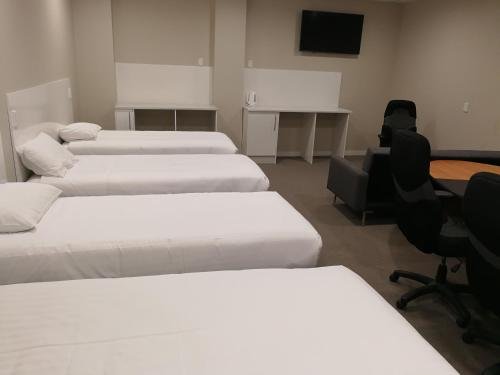 Фото Three Palms Lodge