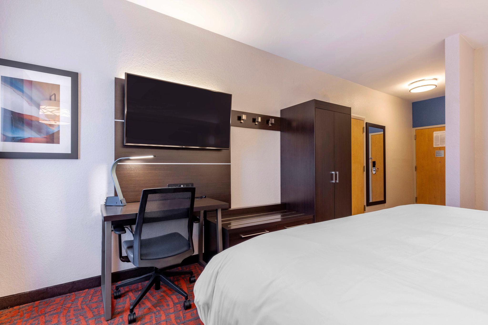 Фото Holiday Inn Express Metropolis, an Ihg Hotel