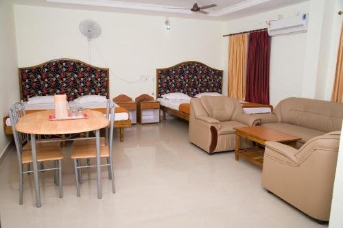 Фото Vihas Inn - Tirupati