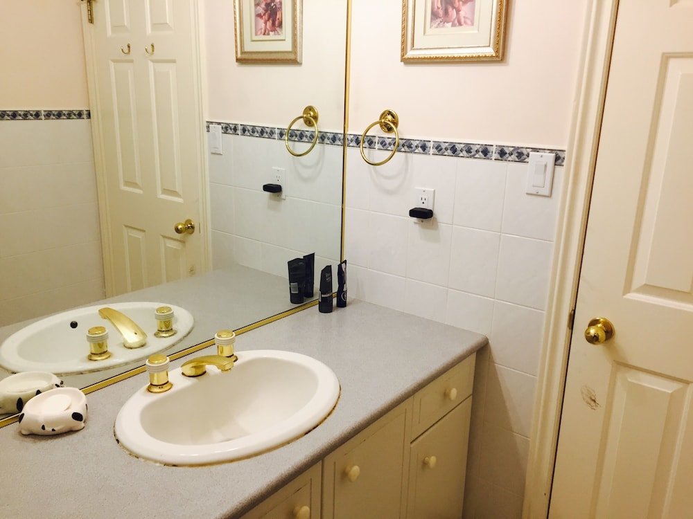 Фото Fraser River Richmond Bed & Breakfast