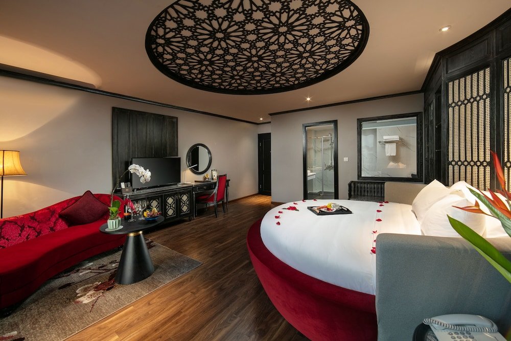 Фото Shining Riverside Hotel and SPA