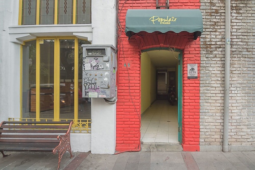 Фото RedDoorz Near Braga Street