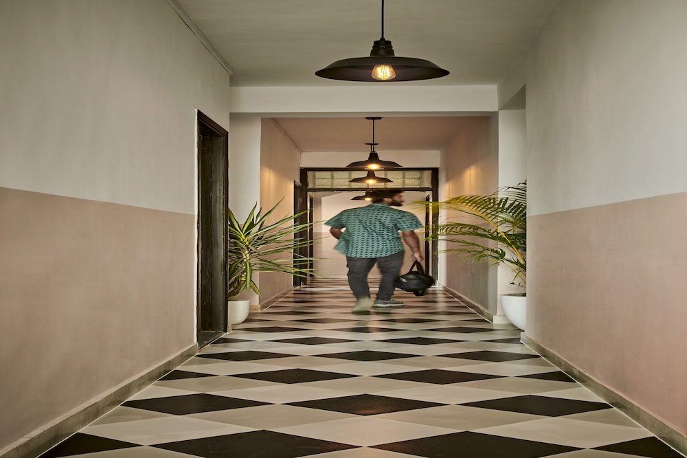 Фото Minimalist Poshtel & Suites