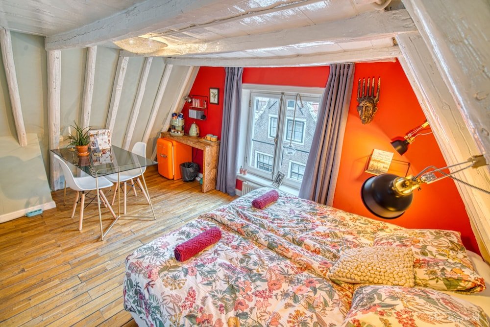 Фото Attic Monkeys Lodge