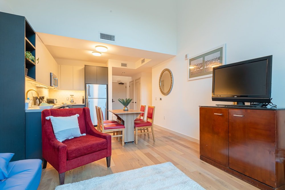 Фото Gorgeous Hollywood Living - 2 Bedroom