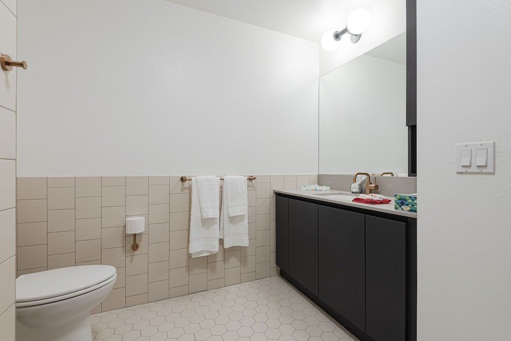 Фото Gorgeous Hollywood Living - 2 Bedroom