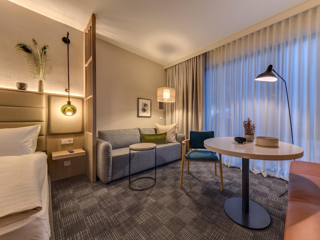 Фото Adina Apartment Hotel Cologne