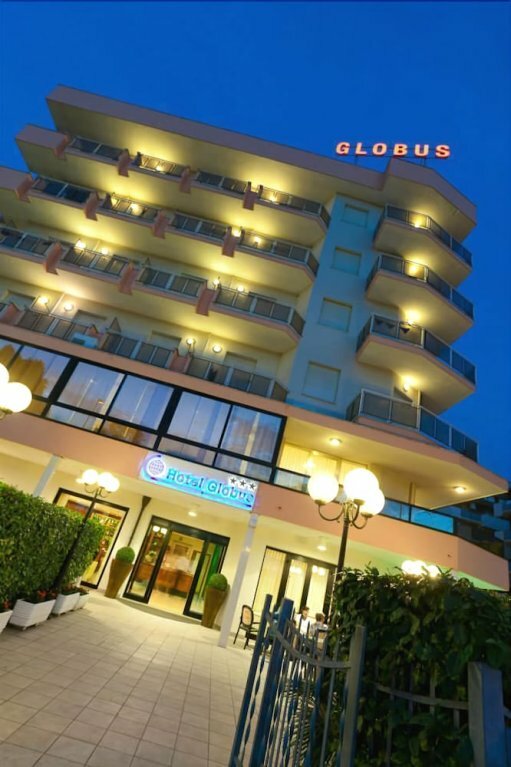 Гостиница Family Hotel Globus в Чезенатико
