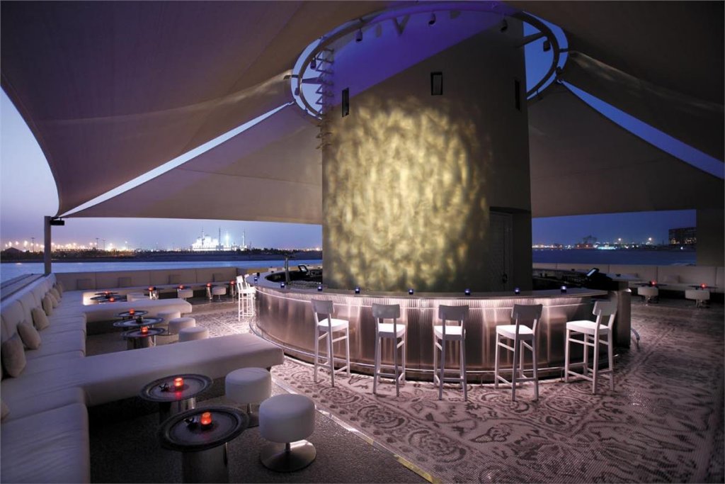 Фото Shangri-La Hotel Apartments Qaryat Al Beri