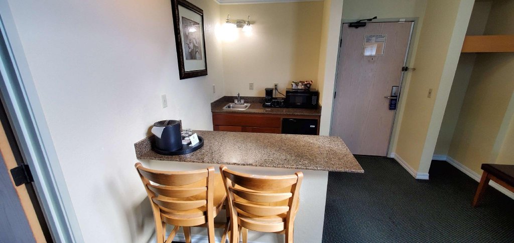 Фото Best Western Plus Northwoods Inn