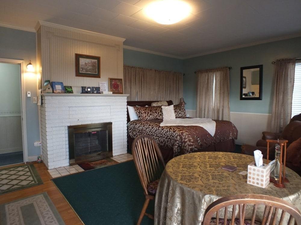 Фото Sunnyside Inn Bed & Breakfast