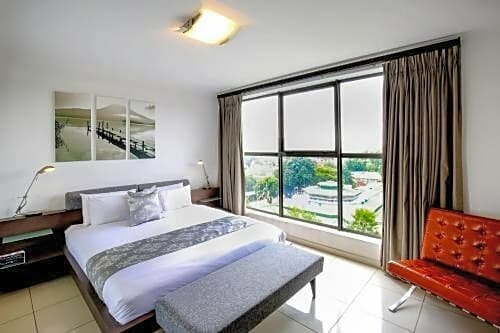 Гостиница The Nicol Hotel and Apartments в Эденвале